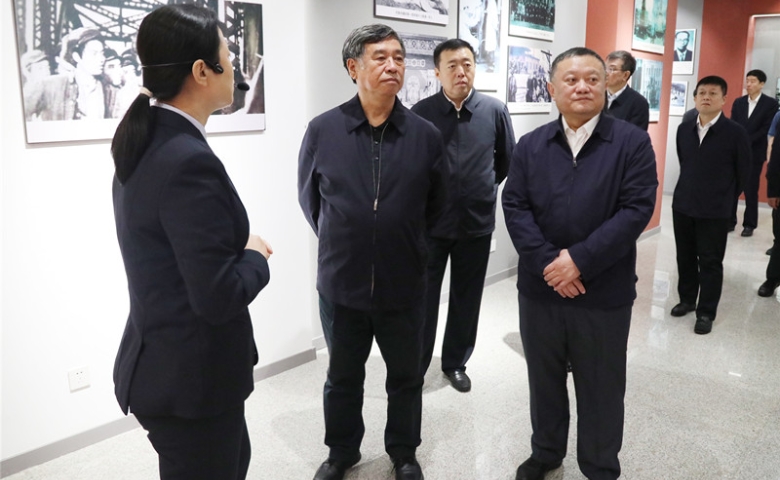 中國(guó)煤炭工業(yè)協(xié)會(huì)會(huì)長(zhǎng)付建華到鶴崗礦業(yè)公司調(diào)研