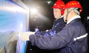 鮑衍勝到益新礦調(diào)研檢查工作