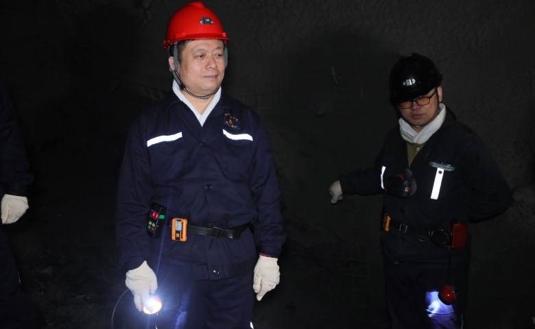 鮑衍勝到振興礦調(diào)研檢查工作